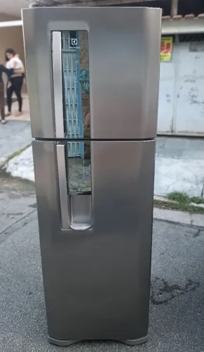 Geladeira Eletrolux Frost Free inox