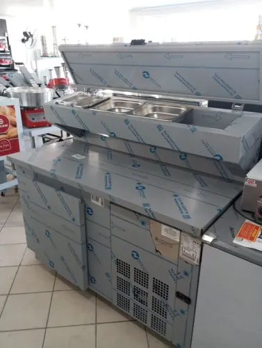 NZ. Balcão de serviço refrigerado com condimentador 1,50m GELOPAR