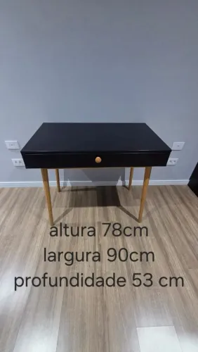 Mesa e cadeira