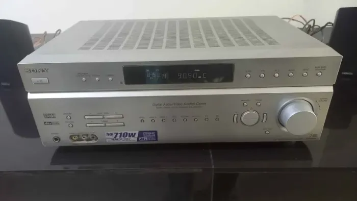 Receiver Sony STR-K870P com pequenos defeitos