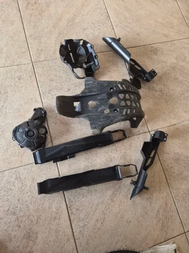 Protetores CRF 300: Motor, balança, canetas, escapamento