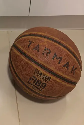 Vendo bola de basquete