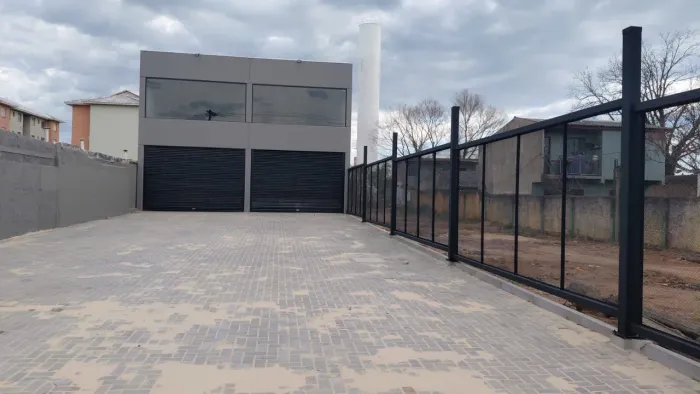 Loja Comercial na Avenida Mais Movimentada da Restinga