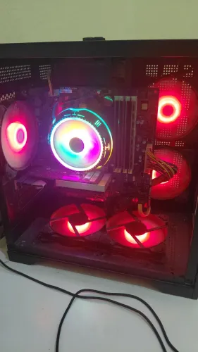 PC GAMER COM PERIFÉRICOS E MONITOR