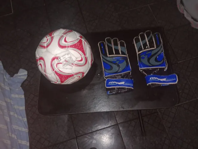 Título: Kit Futebol: Bola Topper Campo + Luva de Goleiro Topper Wave