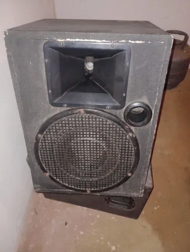 Vendo caixa de som profissional