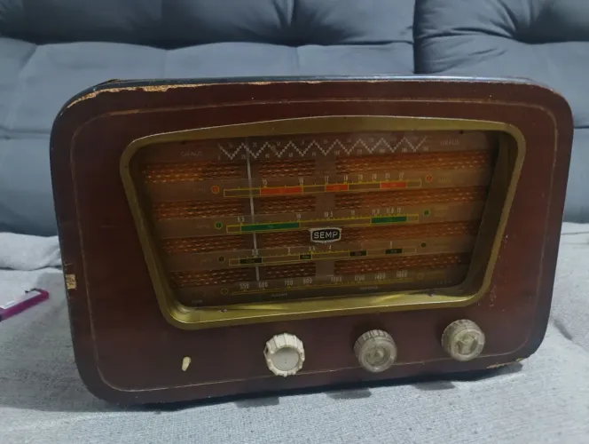 Rádio sempre antigo 