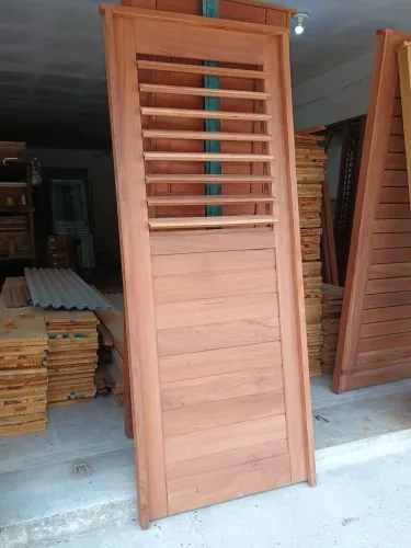 PORTA EM MADEIRA - R$880,00 à vista