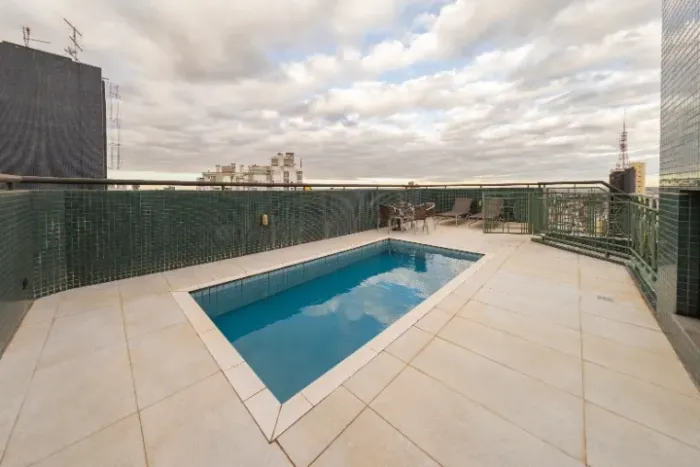 Apartamento Duplex com piscina e 05 quartos