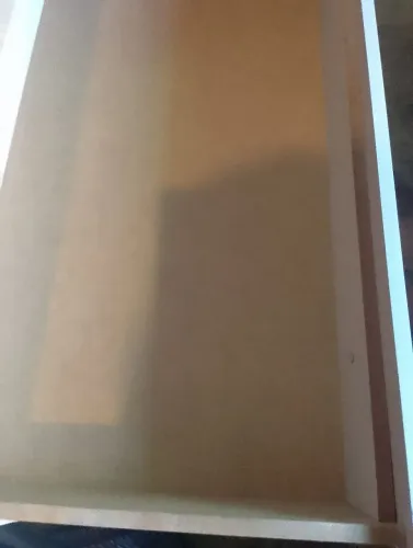 Vende se cômoda na cor branca semi nova