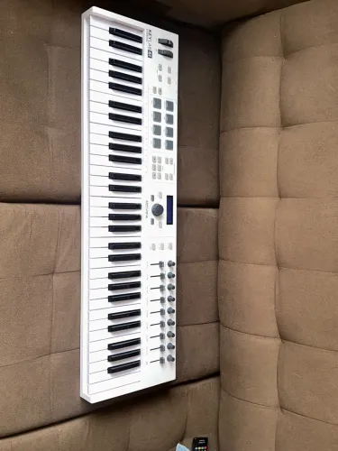 Arturia KeyLab Essential 61 Branco - Controlador MIDI - Leia a descrição