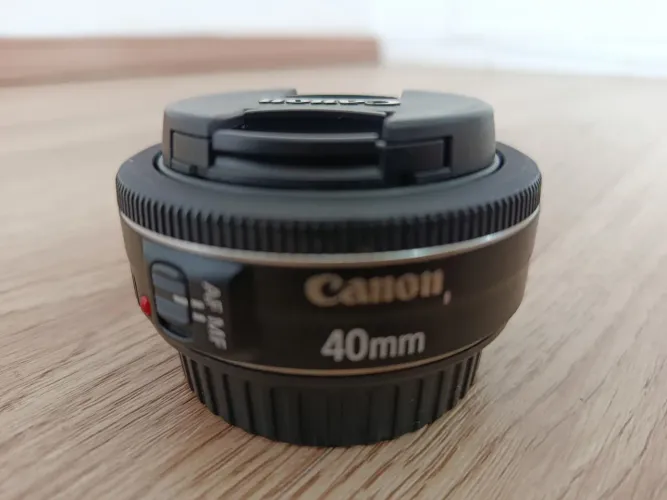 Lentes para câmera Canon fruul frame praticamente novas uma 40 mm e outra 50mm