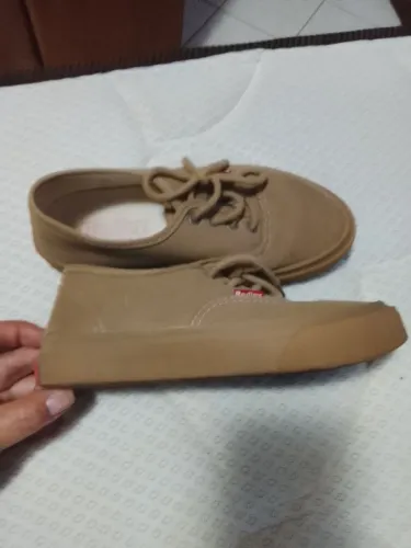 Vende se tênis Redlay