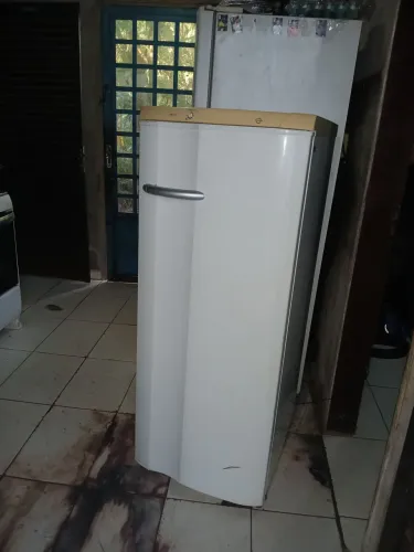Geladeira classe econômica funcionando tudo entrego