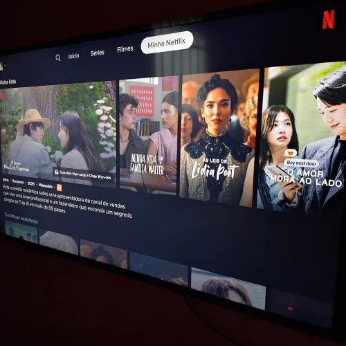 Samsung Smart TV 54'' - Imagem Perfeita, Wi-Fi e Apps!