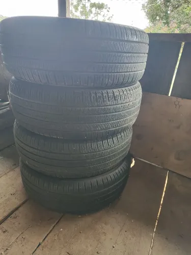  pneus Frelli 255/65/17 <br>Não vendo separado 