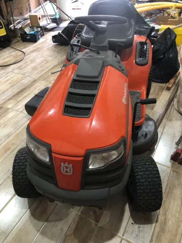 Trator cortador de grama husqvarna ts135 l