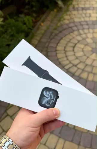 Apple Watch series 11 (42mm GPS) JETBLACK