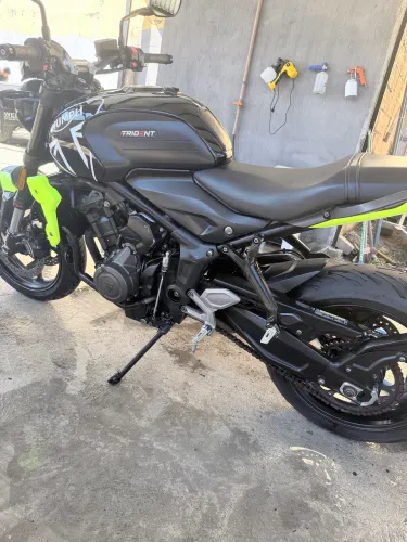 TRIDENT 660 - 3 CILINDROS 12mil Km APENAS