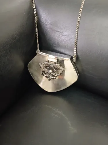 Bolsa antiga de metal prateado aceito oferta