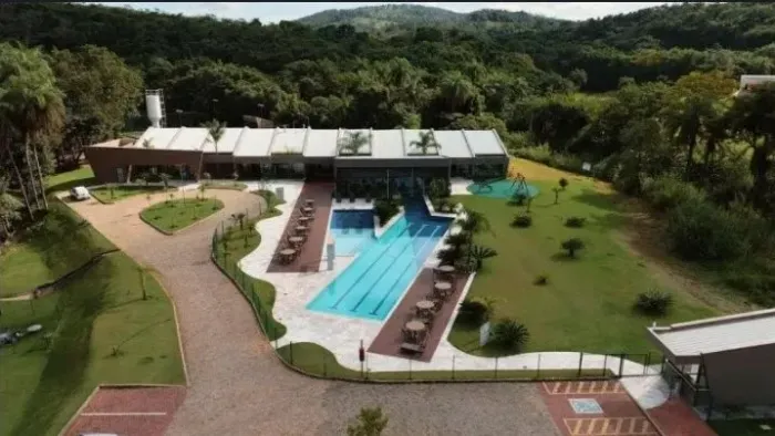 OPORTUNIDADE DE MORAR EM CONDOMINIO FECHADO TODO ESTRUTURADO