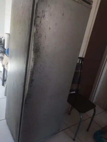 Vende-se geladeira por r$ 300 reais para colocar o gás aceito proposta