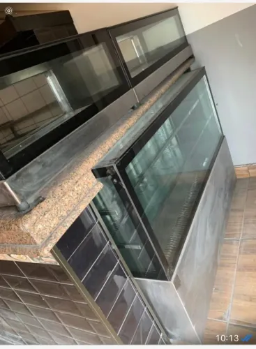 Vende se um balcão com 03 estufas quente e fria