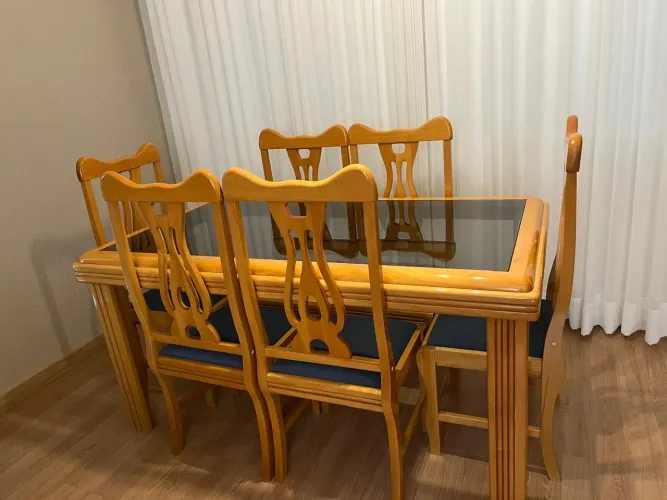 Mesa de jantar com 6 cadeiras