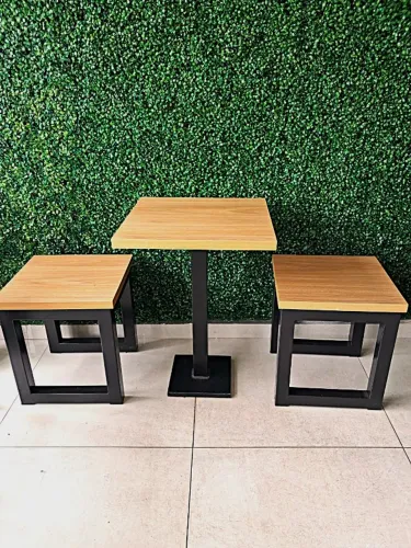 Conjunto de mesa + bancos Perfeitos para comércios