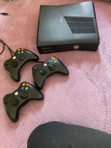 Xbox 360 desbloqueado + 3 manetes 1 sem fio