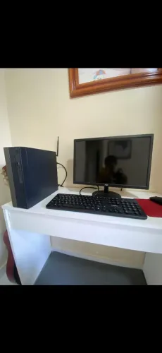 Pc e monitor com teclado de brinde