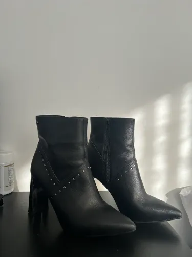 Vendo bota cano médio Tanara - tamanho 37