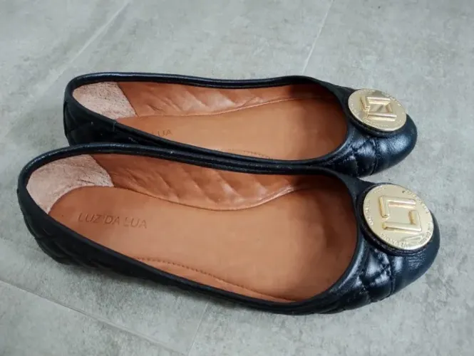 Sapatilha Luz da Lua Preta 34 Detalhe Dourado Feminina