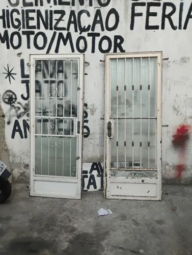 Porta de ferro 