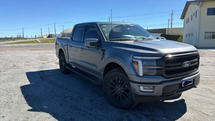 Ford F-150 Lariat Black 4X4 5.0 V8 2024
