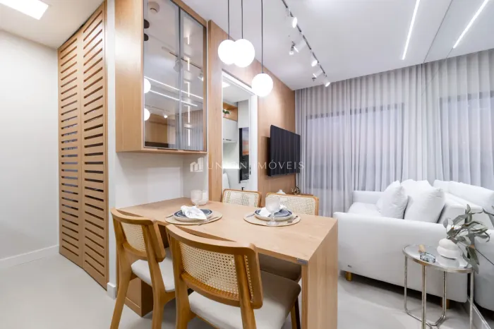 Apartamento adaptável de 2 quartos à venda no bairro São Mateus em Juiz de Fora/MG.