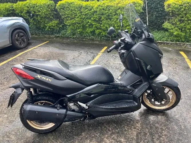 XMax muito conservada com baixa quilometragem