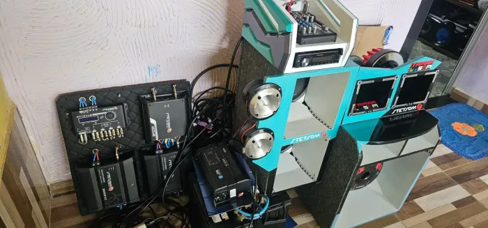 Vendo som automotivo monograve 6 meses de uso impecável 