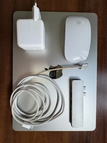 Macbook Air M2 (2022) Silver - 13.6'' Pol + 8gb Ram + 256gb SSD + Magic Mouse + Hub USB