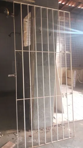 Vendo 2 grades de ferro  porta