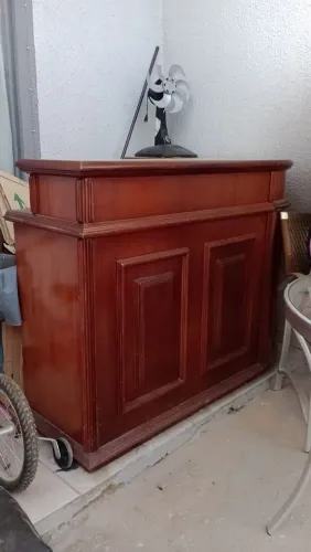 Vendo Balcão Bar de madeira maciça 