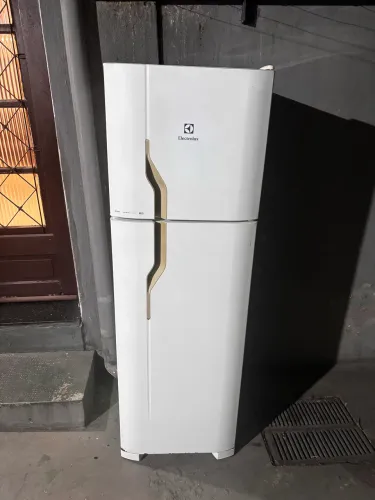 Geladeira para retirada de peças 