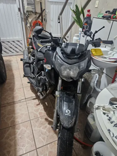 Apache 200 com uns detalhes pra fazer