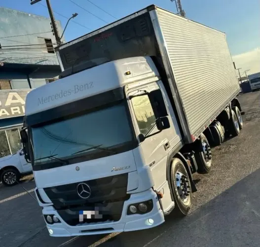 Mb atego 3030 2016 8x2 baú 11 mts particular