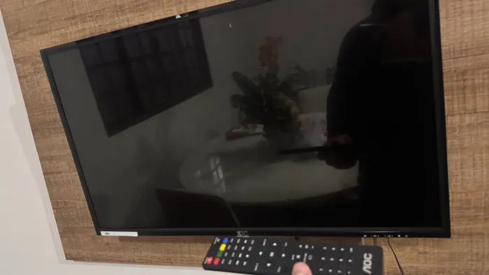 TV AOC LED EM ÓTIMO ESTADO