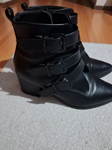 Vendo bota feminina