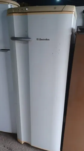 Geladeira electrolux, branca, de 1 porta.