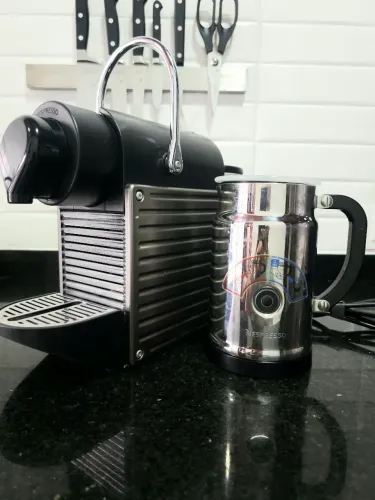 Nespresso Pixie Titan 