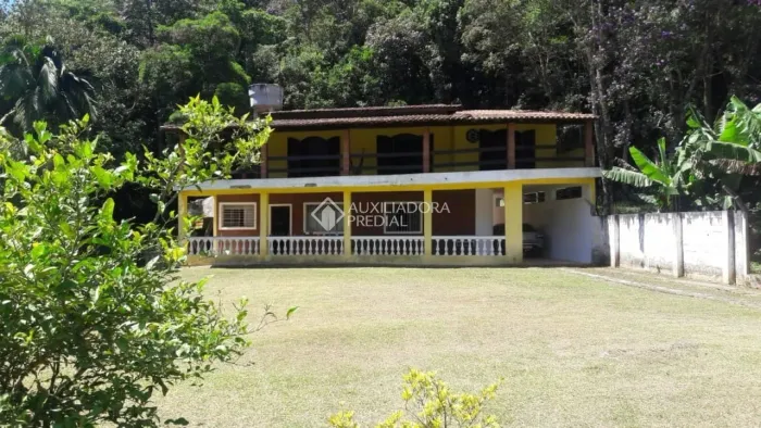 Chácara de 1.000m² com Lindo Sobrado em Santo André - Oportunidade Única com Permuta