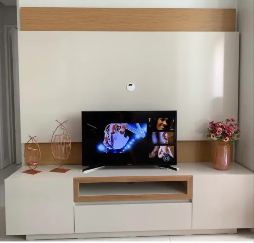 Rack com painel de tv